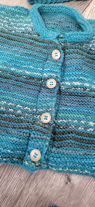 Costumas tricotat bebelusi