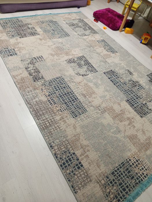 Продам ковёр тонкий лёгкий