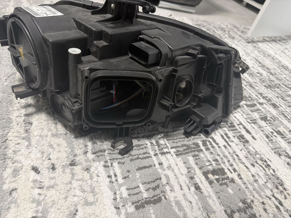 Far Audi  Stanga A4B8 NOU!