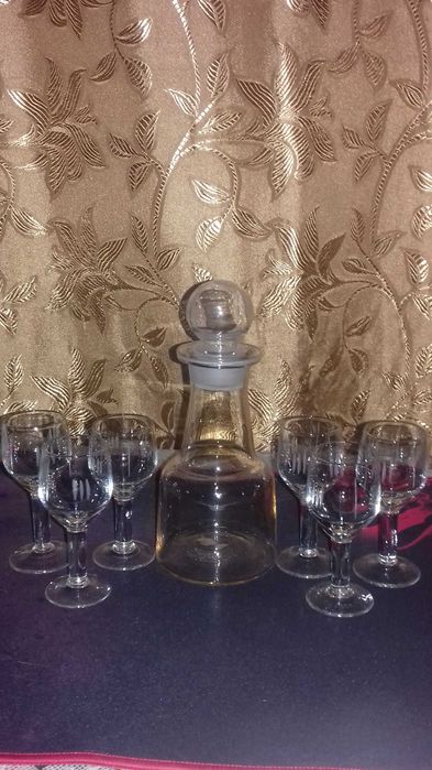 Графин с рюмками