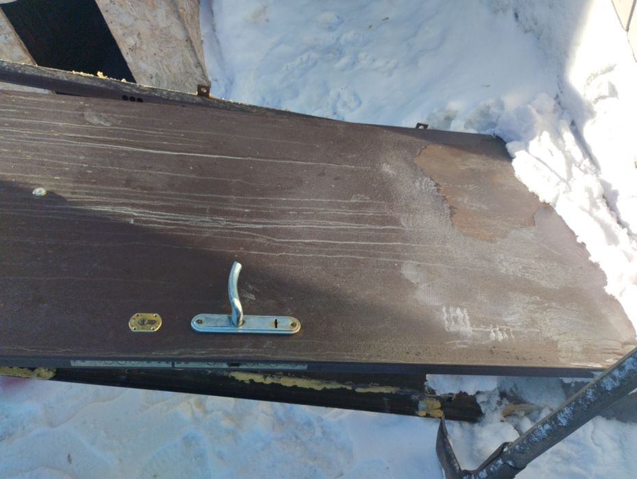 Продам дверь входную Срочно