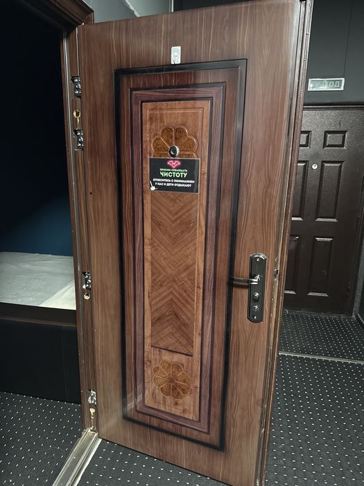 Продам входную дверь