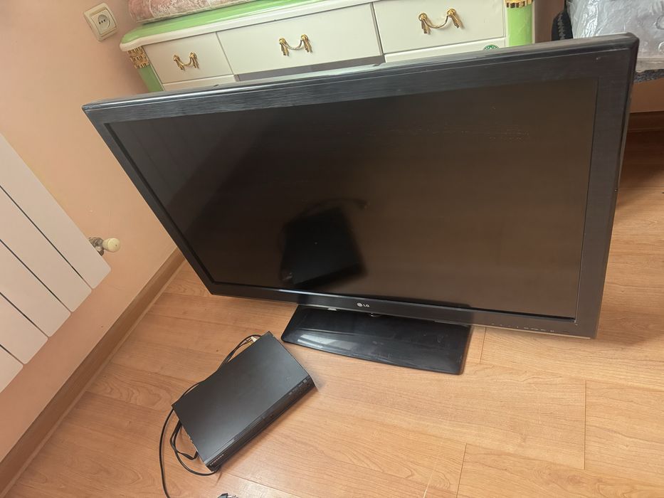 Телевизор LG 42CS460T