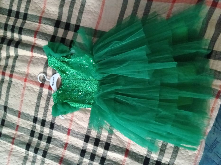 Продам платья на 3-5лет подойдёт