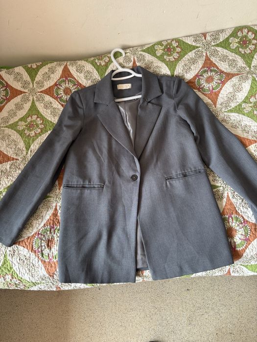 Серый пиджак женский