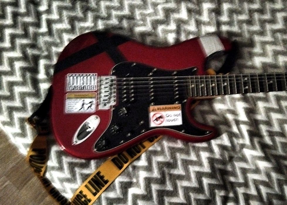 электрогитара Squire Stratocaster красная