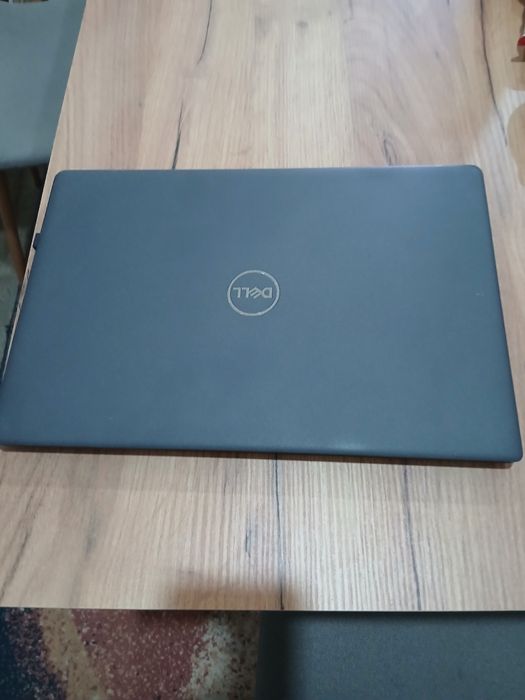 vând laptop Dell Latitude
