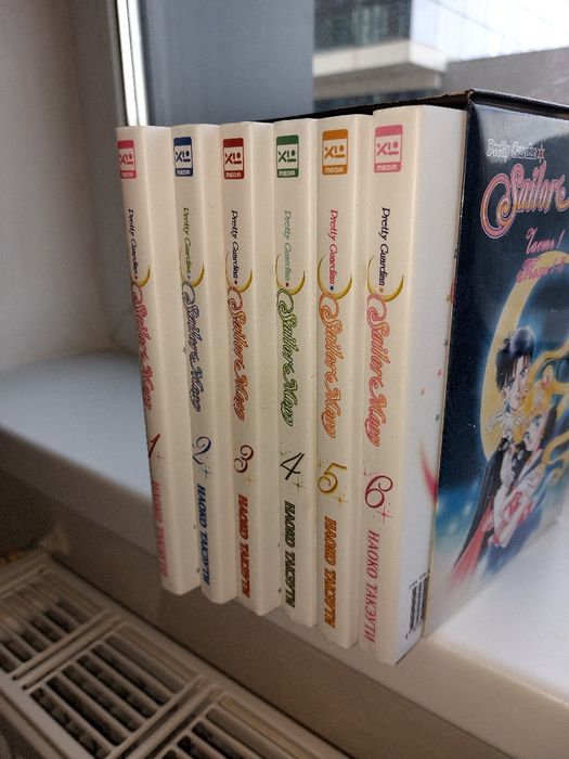 Продам 6 томов "Сейлор Мун" в коробке