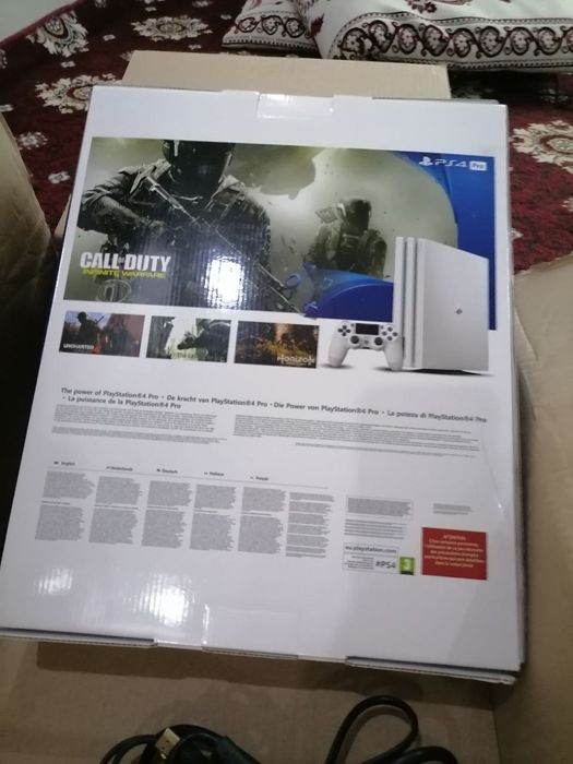 Sony PlayStation 4 Pro  Glacier White (oq rangli model) Sotiladi