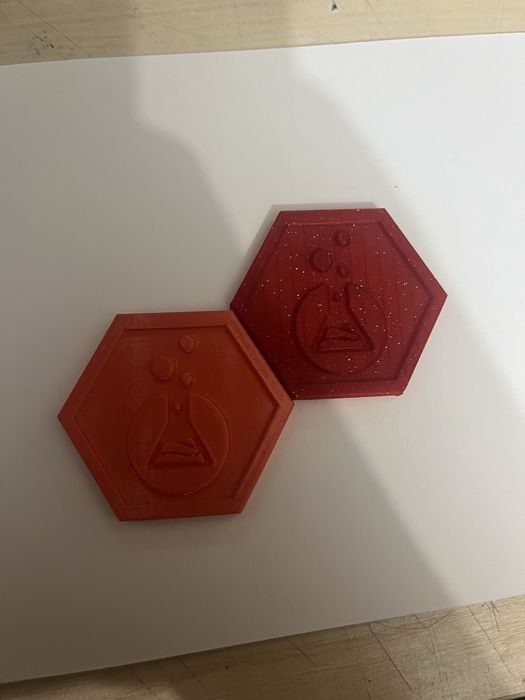 Два лабкойна от 2023 и 2024.