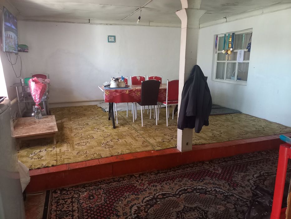 Үй сатылады 5 бөлмелі.