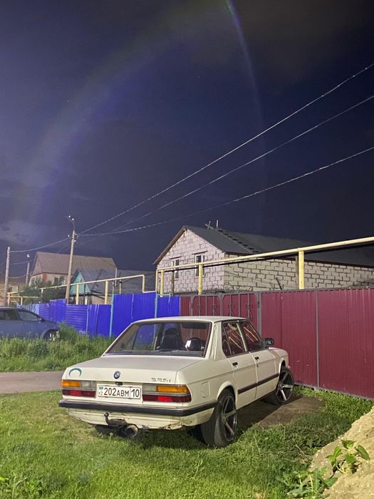 Продам BMW e 28 .