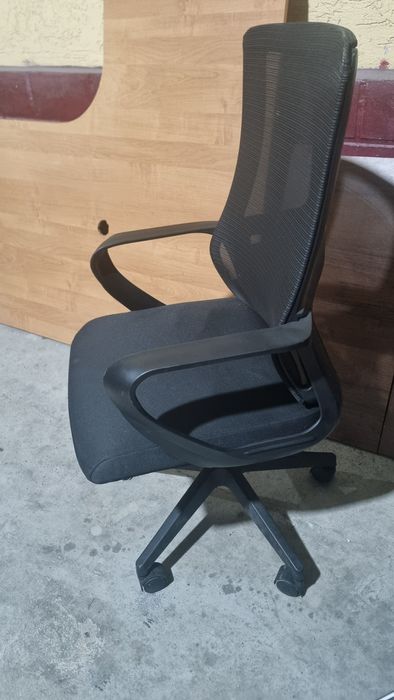 Офисная кресло с