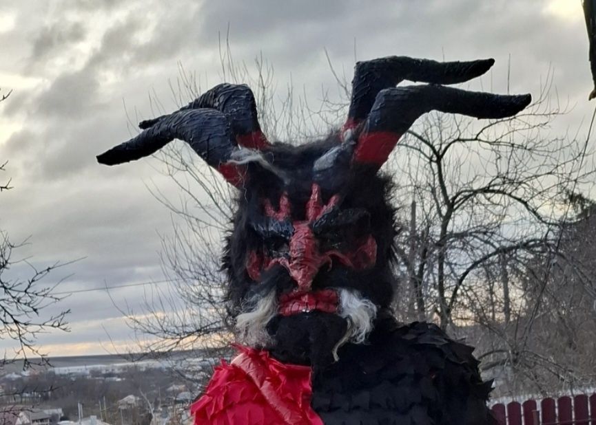 Vând mască pentru anul nou