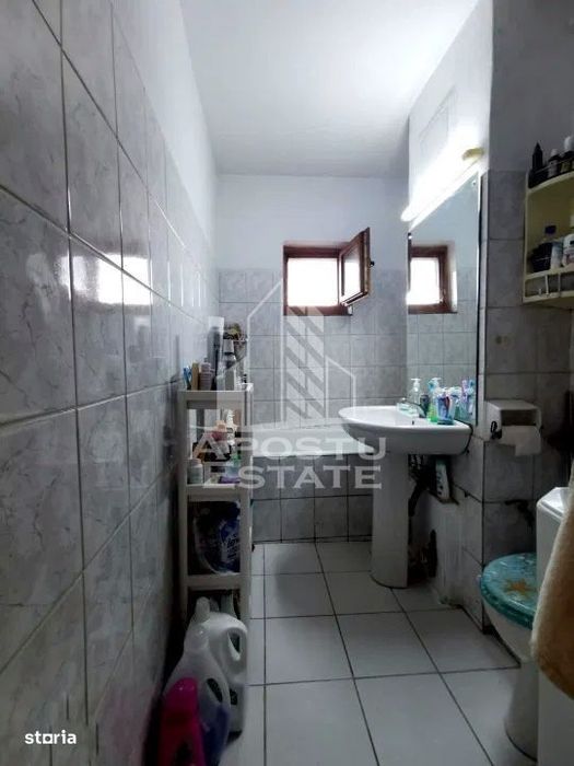 Apartament cu 3 camere de vanzare, 2 bai, zona Dambovita, Timisoara