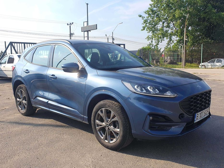 FORD Kuga 2023 — imagine 4