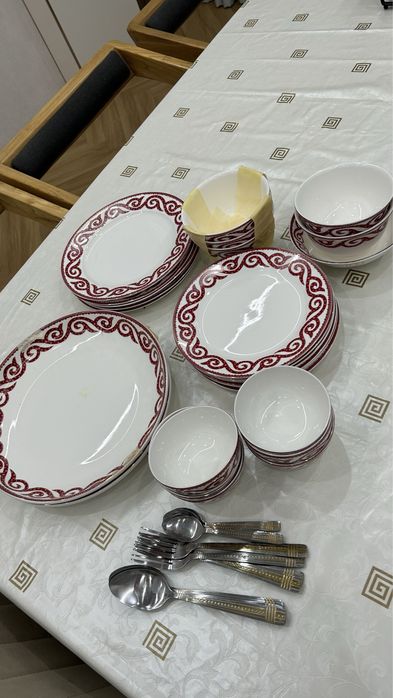 продается  Набор посуды столовой, на 6 персон. Качество хорошый.