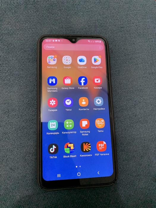 Продам Samsung A10.