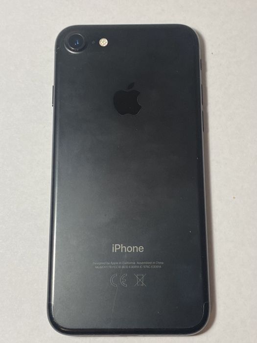 Iphone 7 32gb  черного цвета