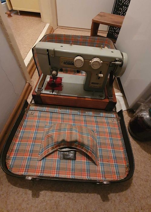 Masina de cusut ruseasca electrica  "Chaika III"