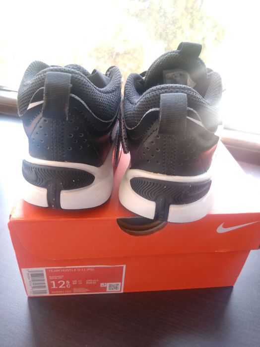 Баскетболни обувки  Nike Team Hustle с кожа