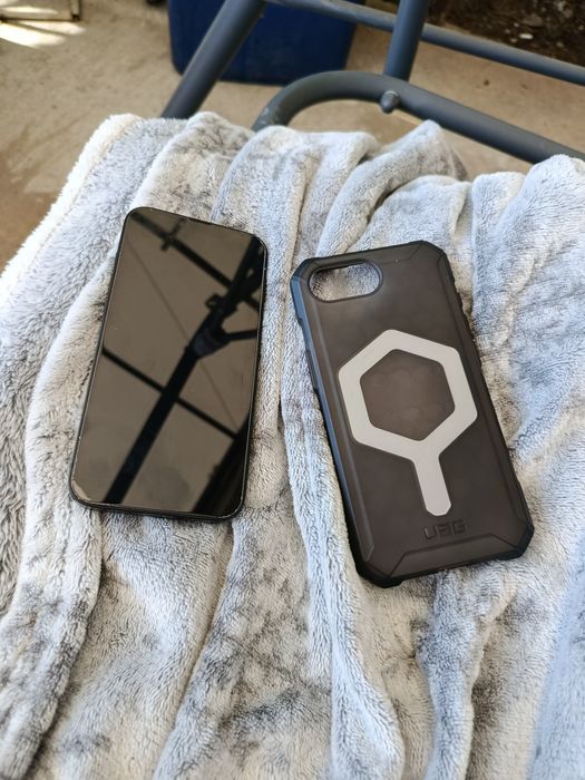 Vând / Schimb iPhone 16e ca nou
