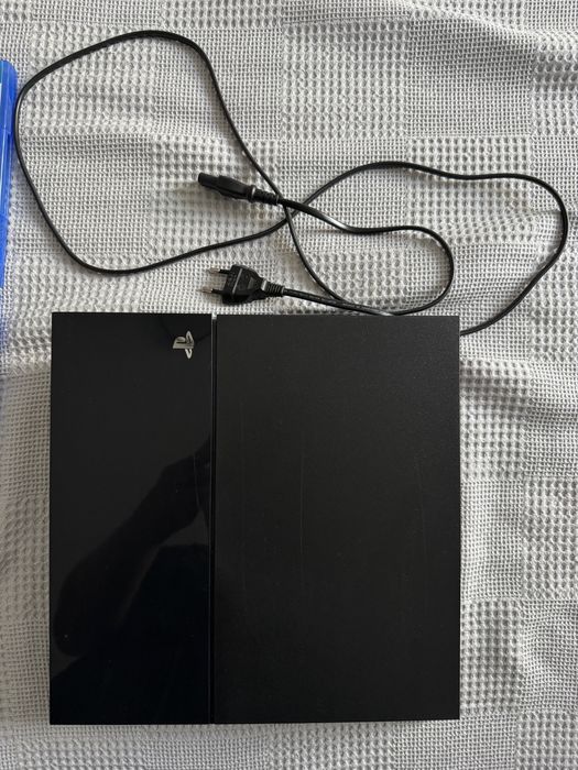 Продавам ps4 pro