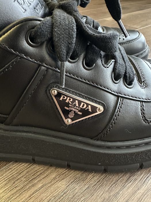 кожаные кроссовки Prada