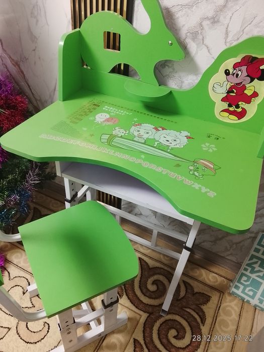 Детская парта...