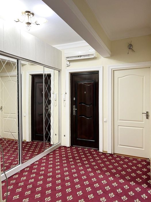 Продаётся квартира Юнусабад 9 квартл 4 хонли 8 этаж сотилади