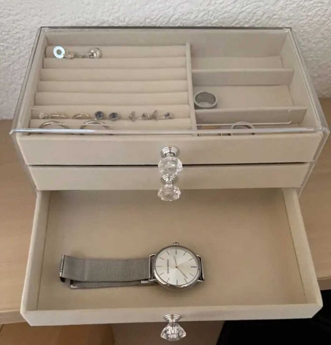 Кутия за бижута нова