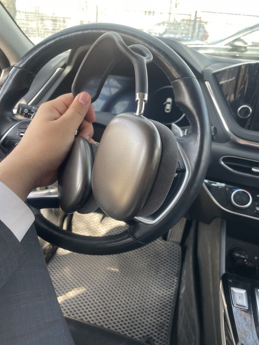 Продам AirPods Max в отличном состоянии