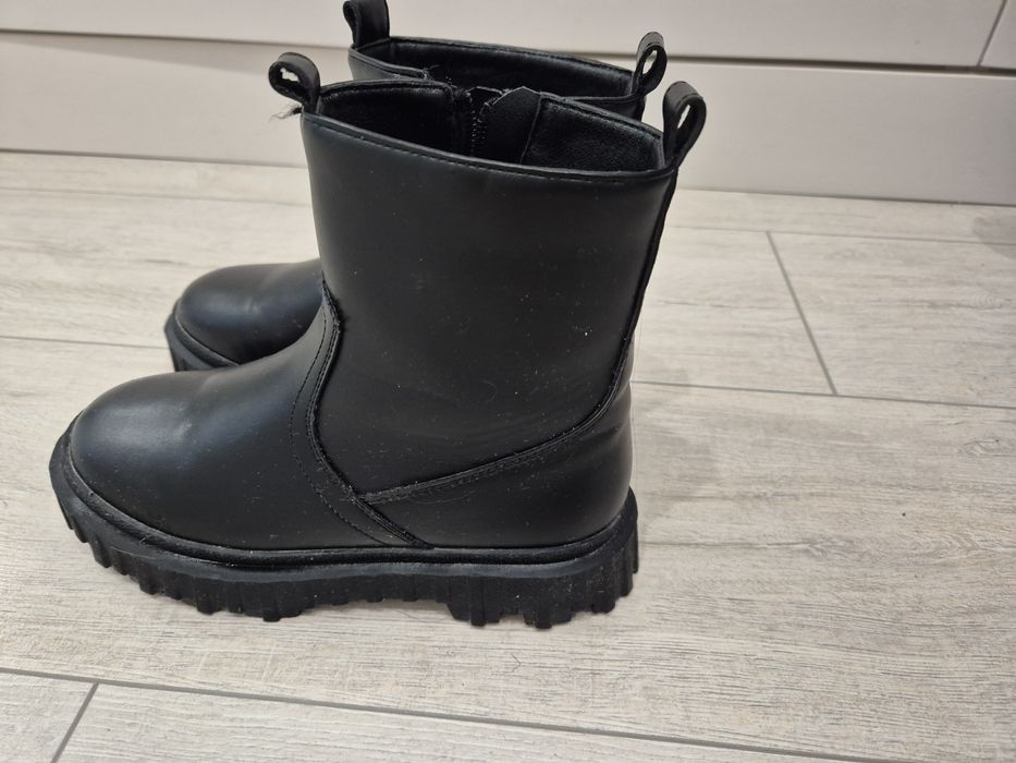 Продам почти новые сапоги.