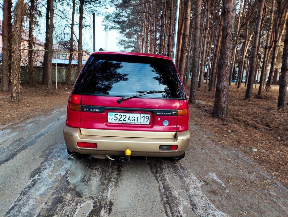 Продам Митсубиси Спейс рунер