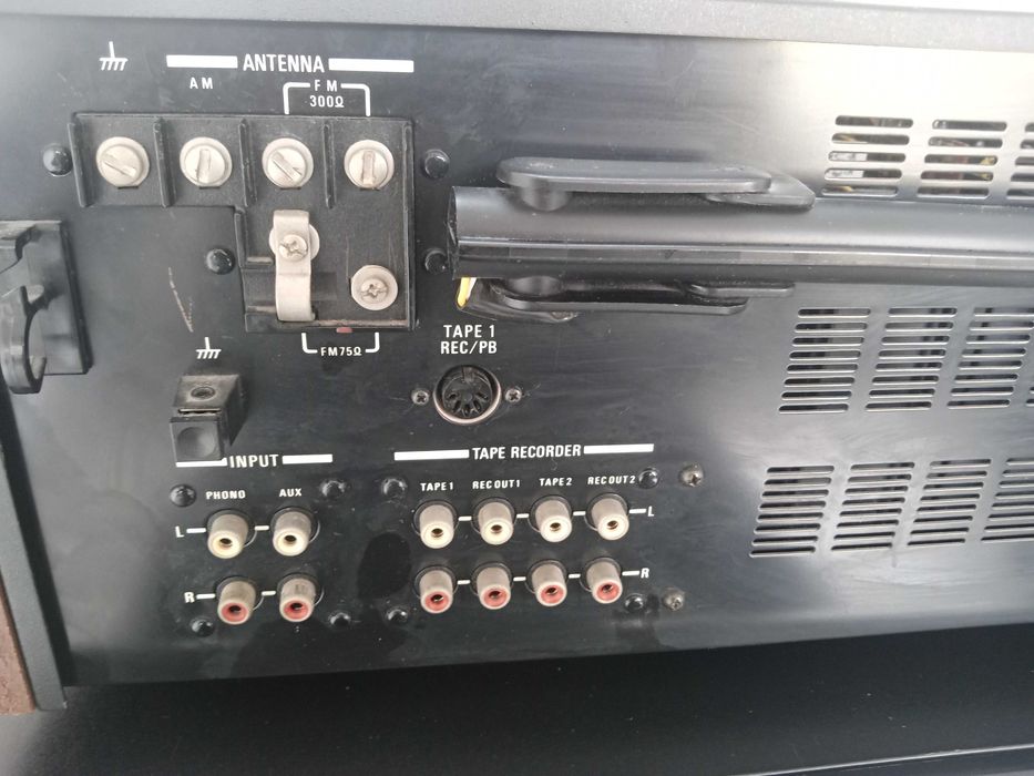 Продавам SONY STR V5