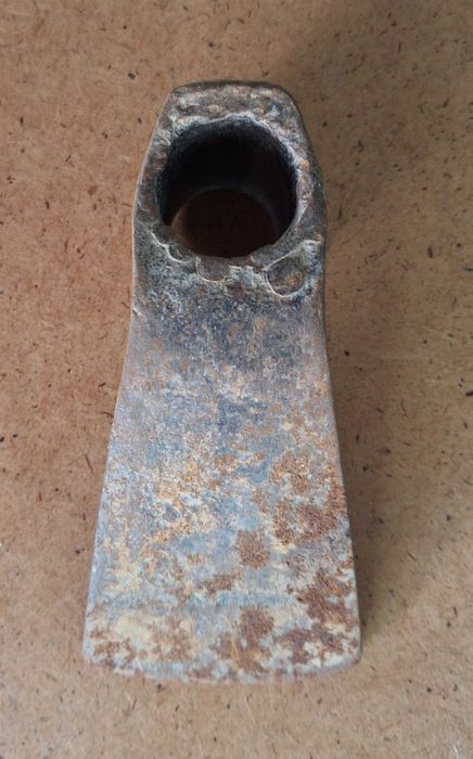 Лопаты, грабли, кетмень, теша