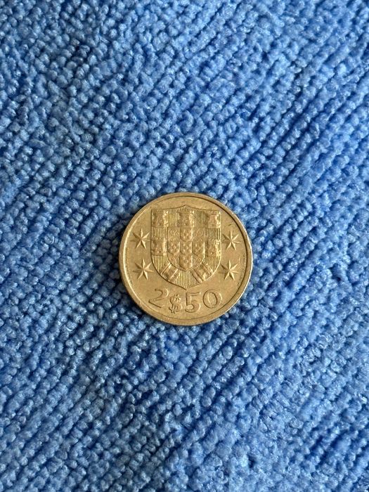 Монета 2.5 Ескудо Escudo Republica Portuguesa, Португалия 1984