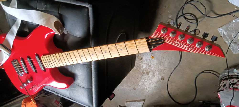 Електрическа / електроакустична китара, без забележки