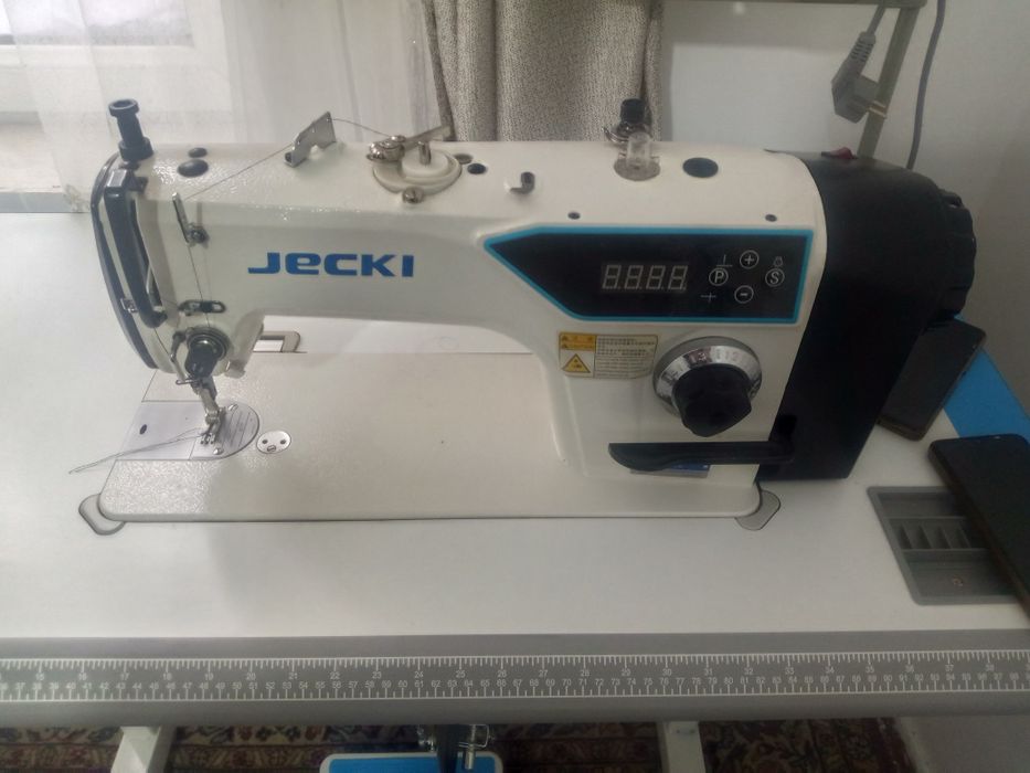 Швейная машина '  "Jecki"  полуавтомат