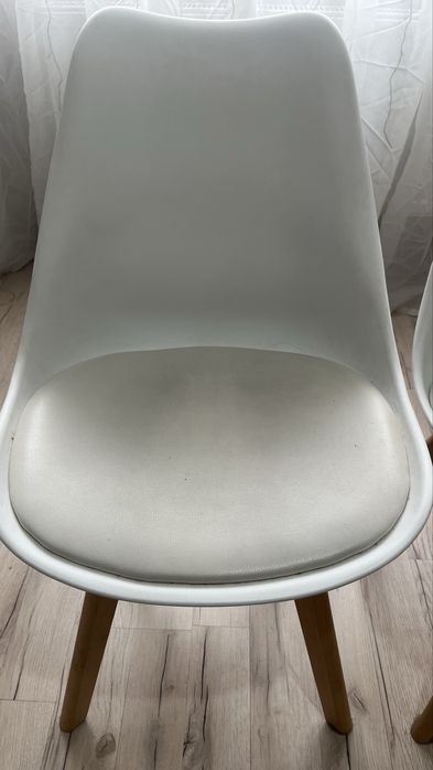 Стулья белые для дома и дачи 2 шт.