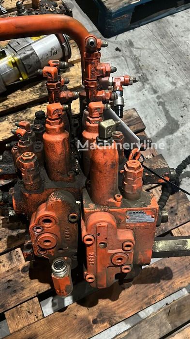 Distribuitor hidraulic Distribuitor fiat kobelko E 165 typ KADV22Y ...