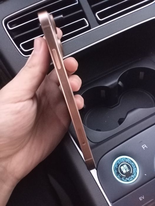 Айфон внутри ХР  128гб