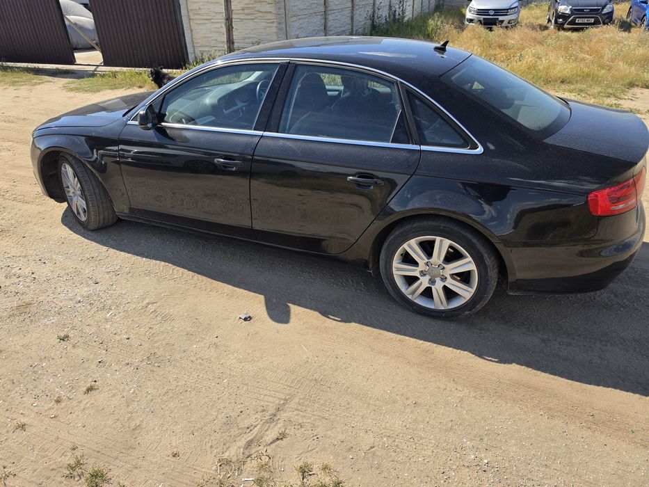 Dezmembrez Audi A4 B8 2.0 CAGB cutie LLM  culoare negru LZ9Y