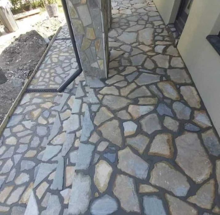 Piatră Naturală de Munte | Aspect Rustic și Elegant pentru Grădină