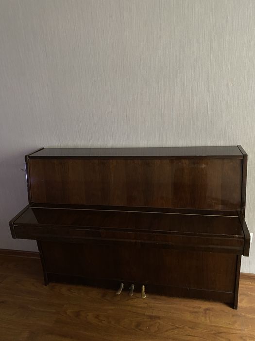 Пианино PETROFF в хорошем состояний