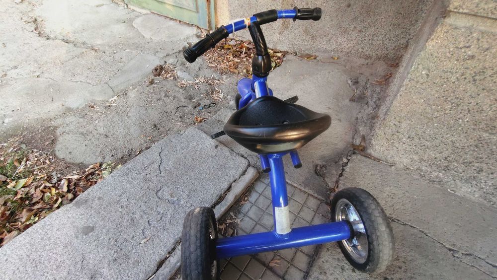 Детски мотор, кола и колело за бутане