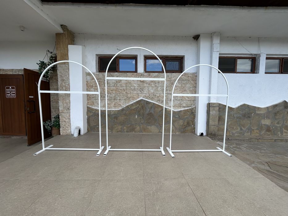 Трон за къна с маса и две табуретки