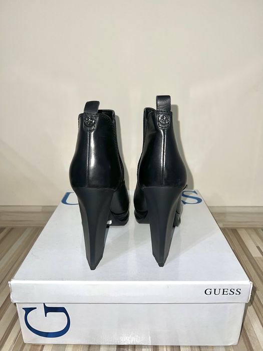 обувки Guess с ток