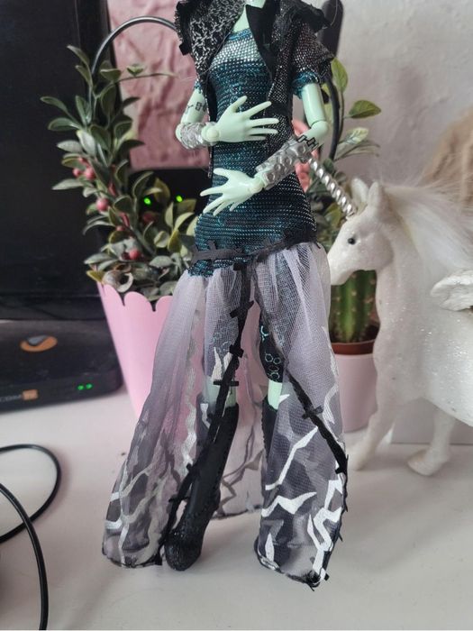 Рядка кукла на Monster High