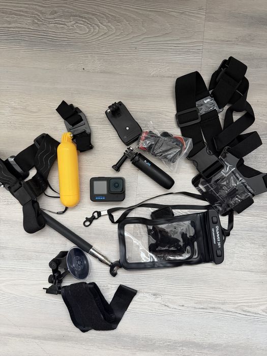 GoPro Hero 11 Black + 4 baterii + 256GB + kit complet accesorii